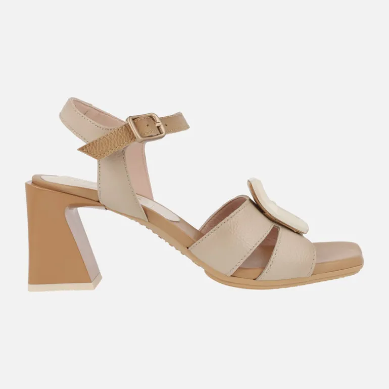 Sandalias combinadas de piel con adorno de hebilla