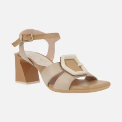 Sandalias combinadas de piel con adorno de hebilla