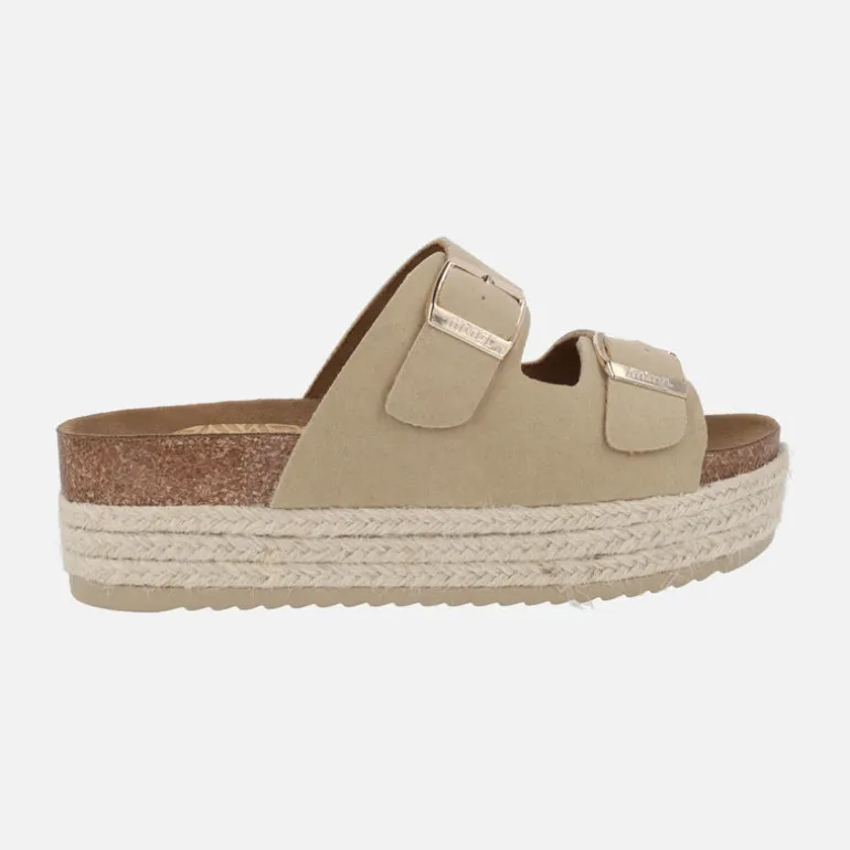 Sandalias con doble hebilla dorada y plataforma combinada con yute