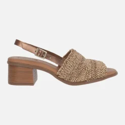 Sandalias con pala ancha en entramado efecto rafia y tira al talón