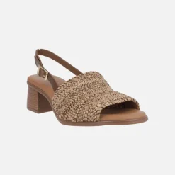 Sandalias con pala ancha en entramado efecto rafia y tira al talón