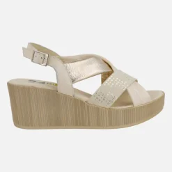 Sandalias confort de cuña alta con tiras anchas y detalles metalizados
