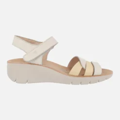 Sandalias confort de piel en beige y vainilla con cierre de velcro