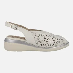 Sandalias confort en piel hielo con troquelados
