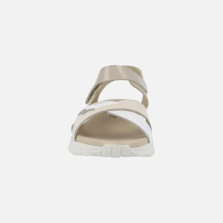 Sandalias confort en piel charol con cierre de velcro