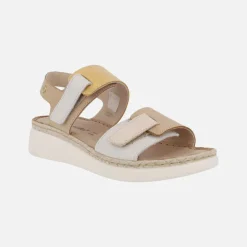 Sandalias confort para mujer en combinado blanco-beige-mostaza-camel