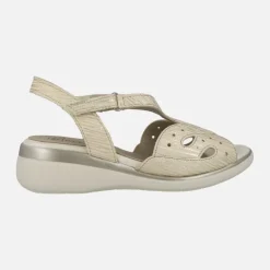 Sandalias confort troqueladas en combinado oro con cierre de velcro