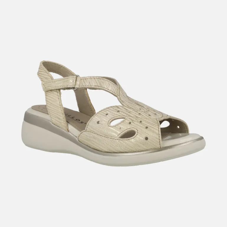 Sandalias confort troqueladas en combinado oro con cierre de velcro