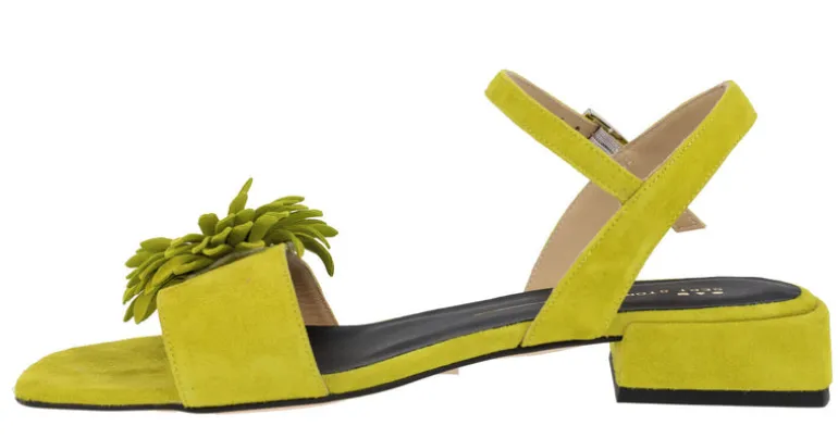 Sandalias de ante con adorno de flor para mujer