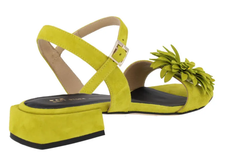 Sandalias de ante con adorno de flor para mujer