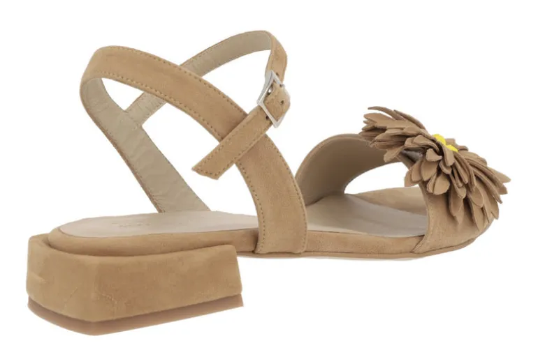 Sandalias de ante con adorno de flor para mujer