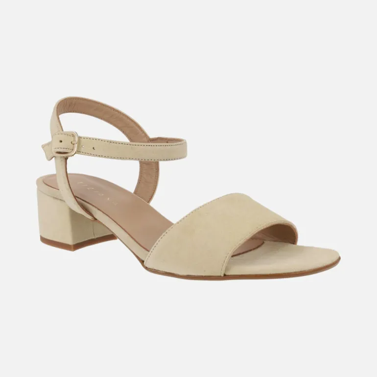 Sandalias de ante con pulsera al tobillo y tacón bajo