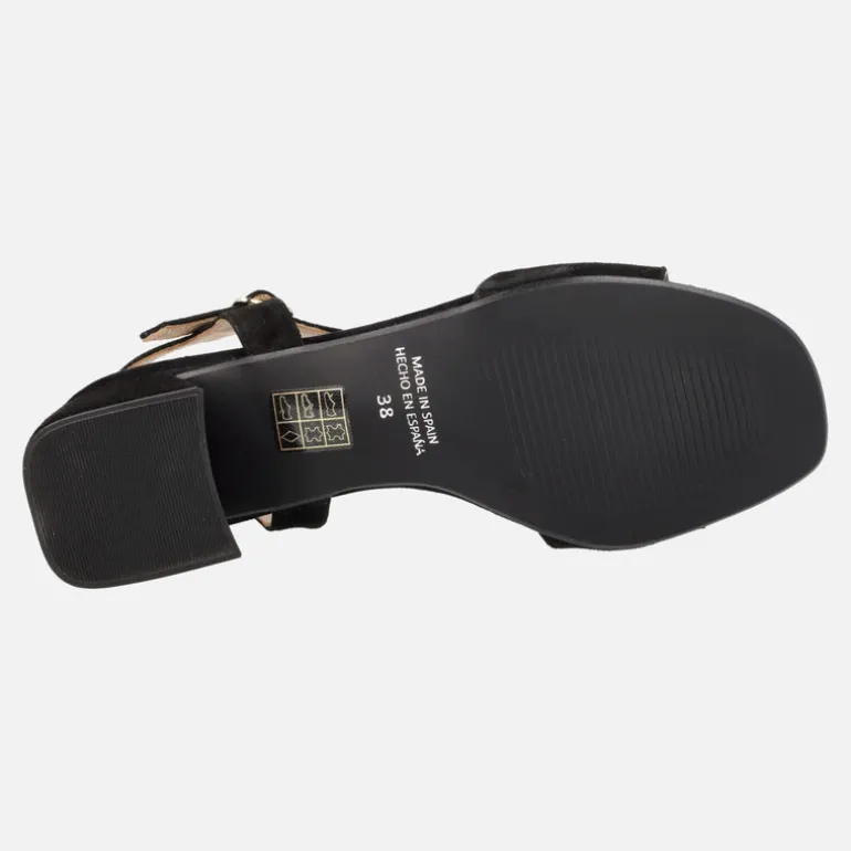 Sandalias de ante con pulsera al tobillo y tacón bajo