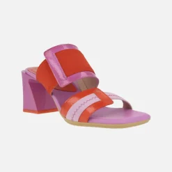 Sandalias de dos tiras en combinado de charol y tejido elástico