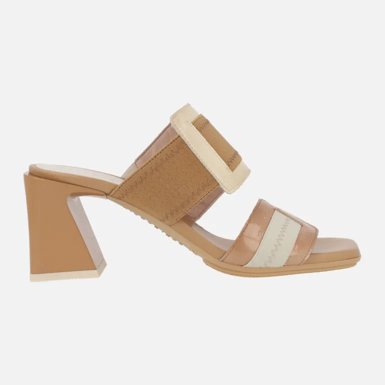 Sandalias de dos tiras en combinado de charol y tejido elástico