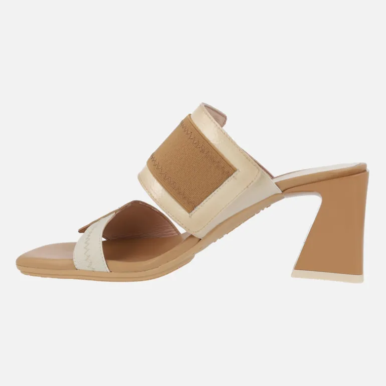 Sandalias de dos tiras en combinado de charol y tejido elástico