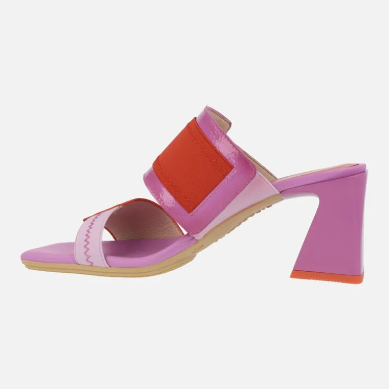 Sandalias de dos tiras en combinado de charol y tejido elástico