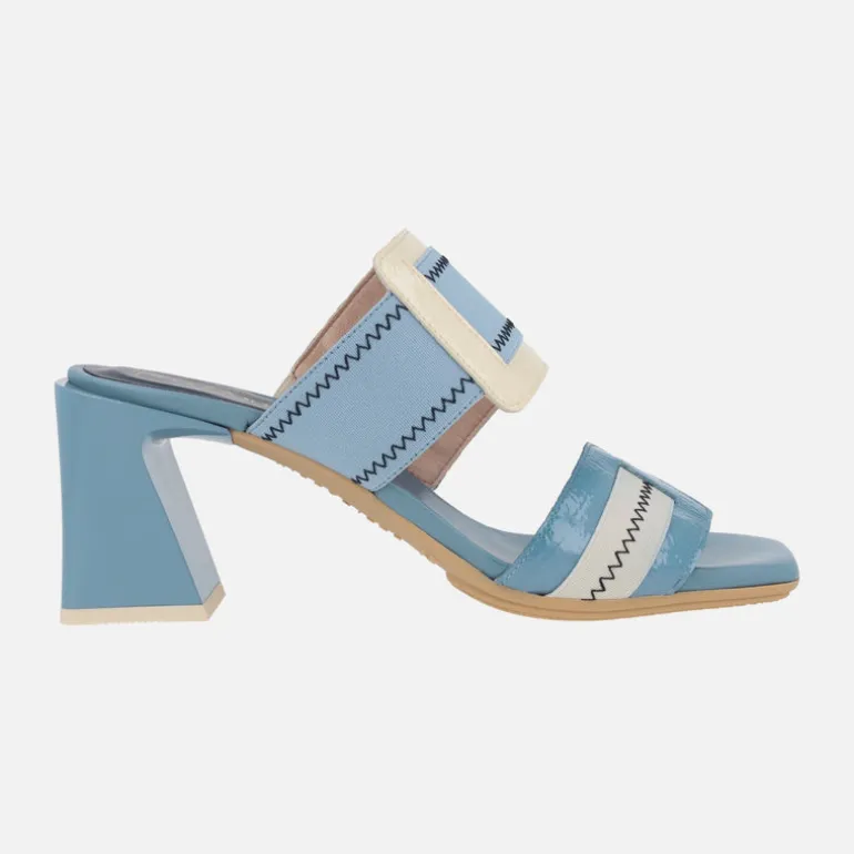 Sandalias de dos tiras en combinado de charol y tejido elástico