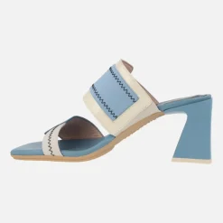 Sandalias de dos tiras en combinado de charol y tejido elástico