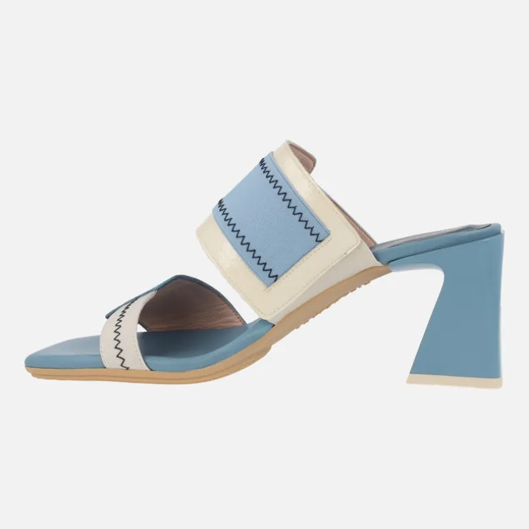 Sandalias de dos tiras en combinado de charol y tejido elástico