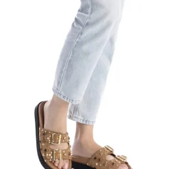 Sandalias de hebillas en serraje camel con pedrería