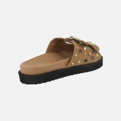 Sandalias de hebillas en serraje camel con pedrería