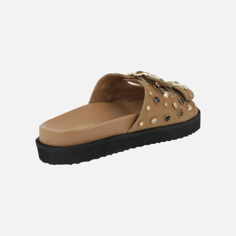 Sandalias de hebillas en serraje camel con pedrería