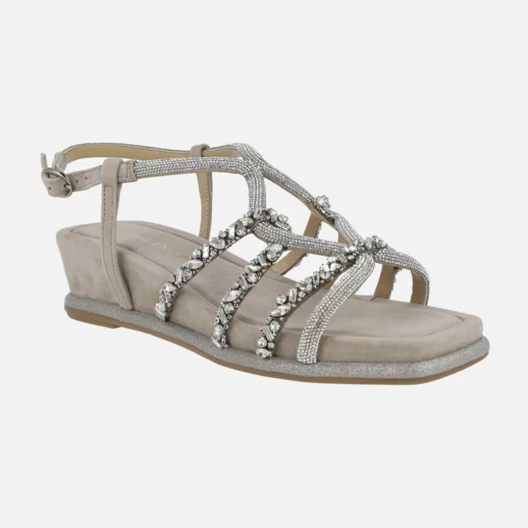 Sandalias de pedreria en combinado taupe con cuña media