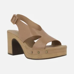 Sandalias de piel Cesena en color caramelo con detalle de tachas