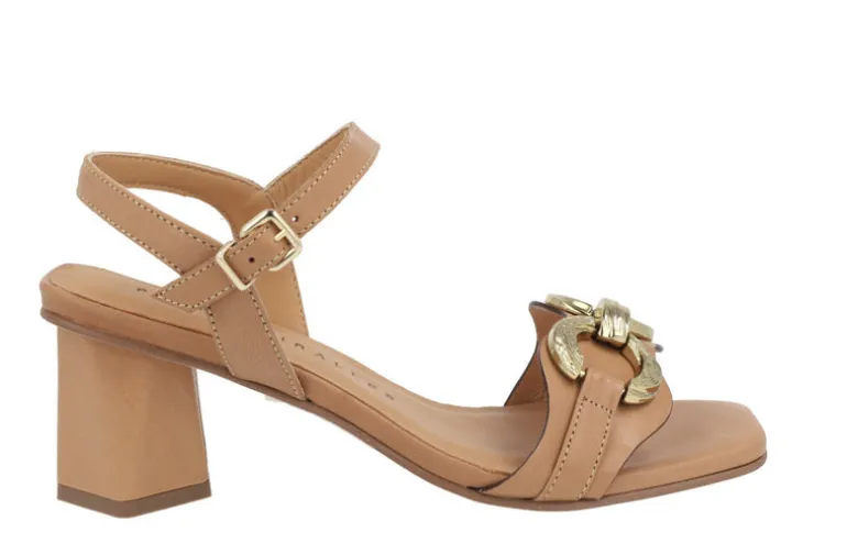 Sandalias de piel Cobán con tacones de 7 cms