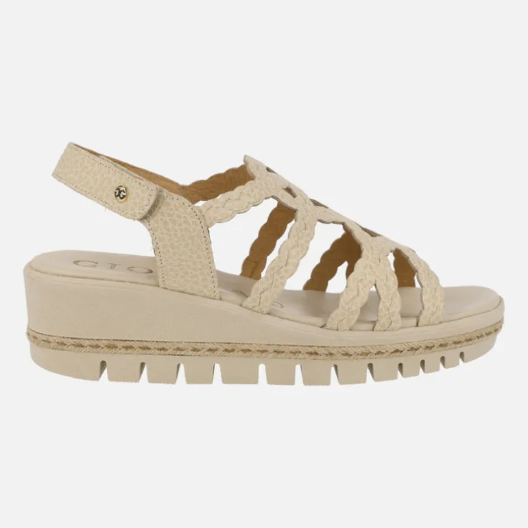 SANDALIAS DE PIEL color beige EFECTO TRENZADO CON CIERRE DE VELCRO