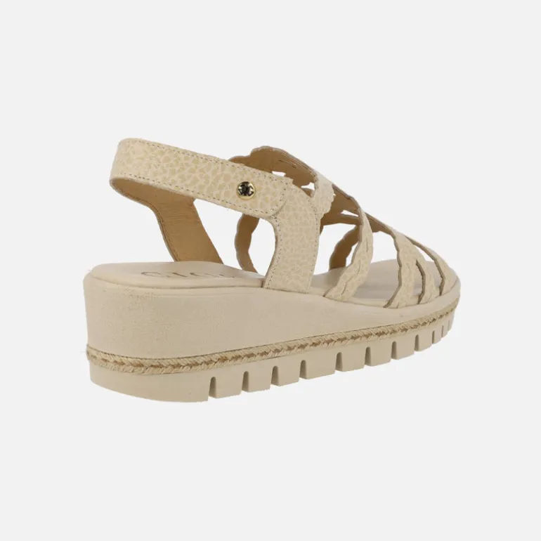 SANDALIAS DE PIEL color beige EFECTO TRENZADO CON CIERRE DE VELCRO