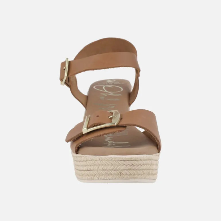 Sandalias de piel color cuero con cuña alta y hebillas