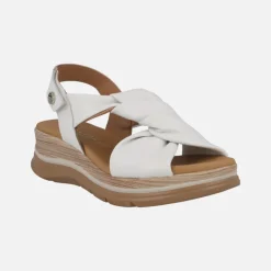 Sandalias de piel con cierre de velcro y detalle de nudo