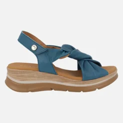 Sandalias de piel con cierre de velcro y detalle de nudo