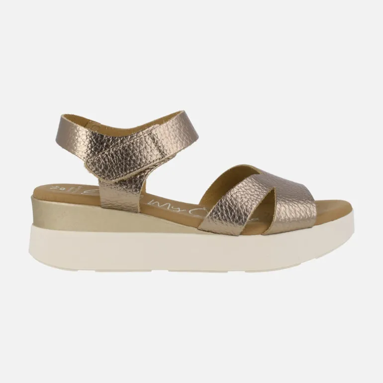 Sandalias de piel con cierre de velcro y cuña bicolor