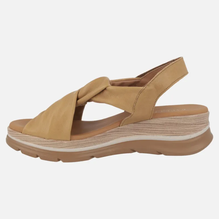 Sandalias de piel con cierre de velcro y detalle de nudo