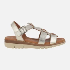 Sandalias de piel con cuña baja y cierre de hebilla
