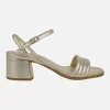 Sandalias de piel con cuatro tiras delanteras y pulsera al tobillo