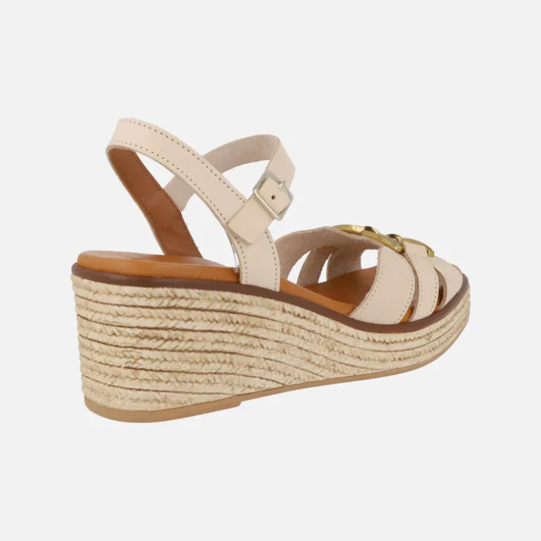 Sandalias de piel con cuña y adorno metálico