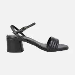 Sandalias de piel con cuatro tiras delanteras y pulsera al tobillo