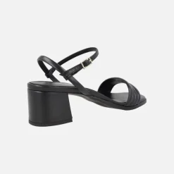 Sandalias de piel con cuatro tiras delanteras y pulsera al tobillo