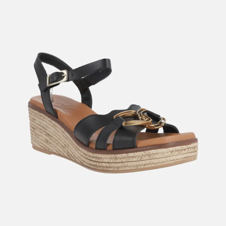Sandalias de piel con cuña y adorno metálico