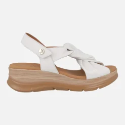Sandalias de piel con detalle de nudo y cierre de velcro