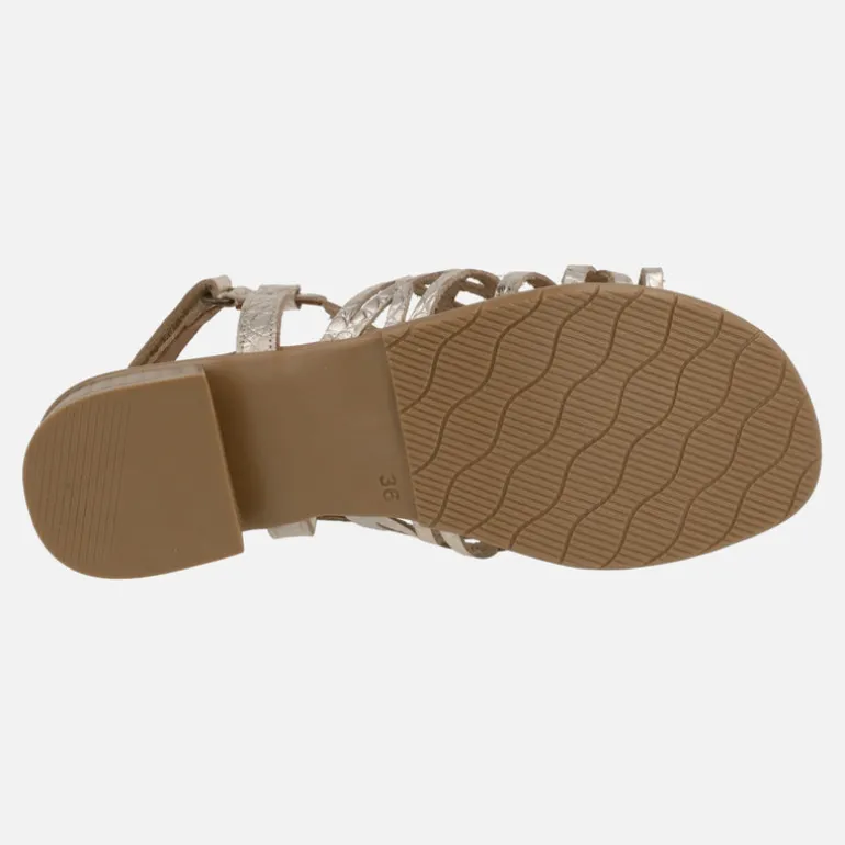 Sandalias de piel con detalle de troquelados y tacón bajo