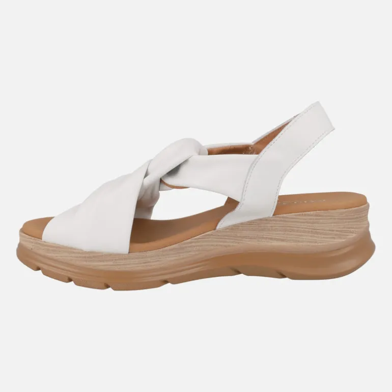 Sandalias de piel con detalle de nudo y cierre de velcro