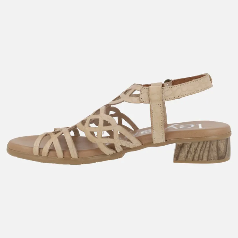 Sandalias de piel con detalle de troquelados y tacón bajo
