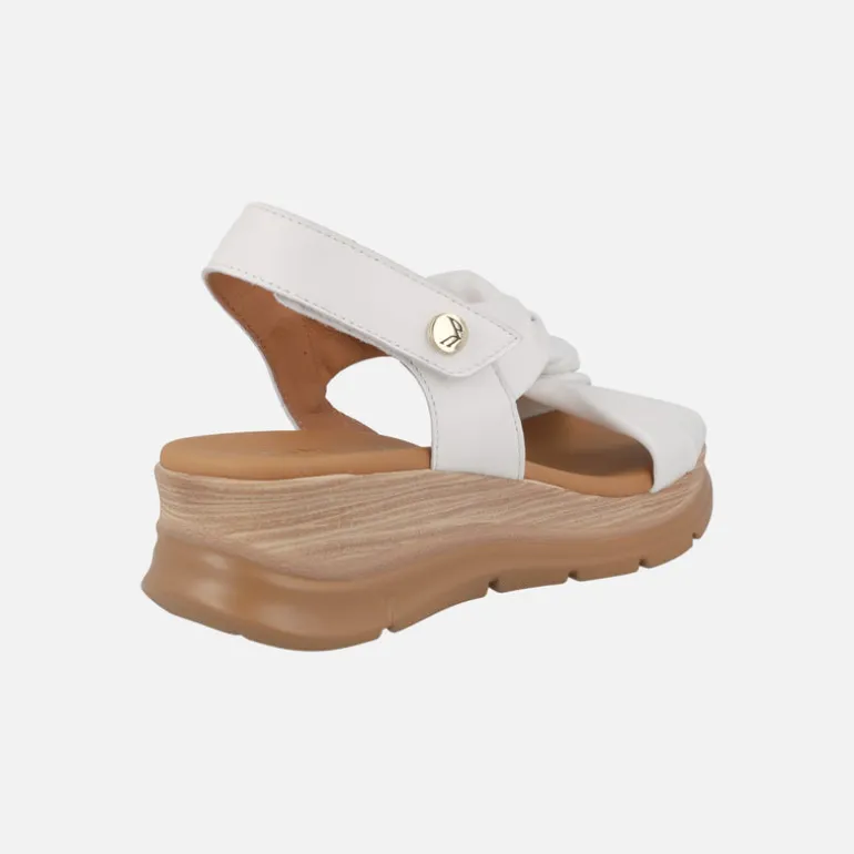 Sandalias de piel con detalle de nudo y cierre de velcro