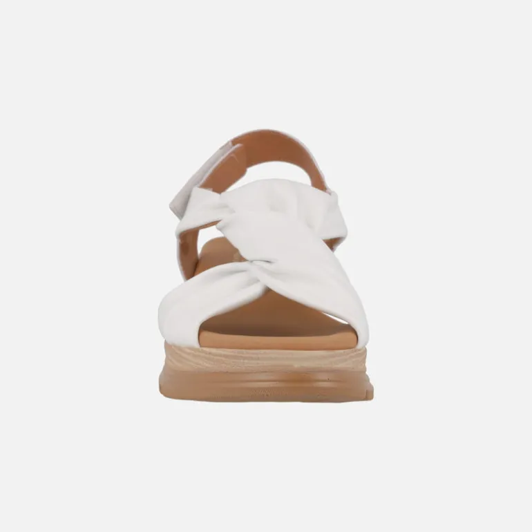 Sandalias de piel con detalle de nudo y cierre de velcro