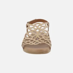 Sandalias de piel con detalle de troquelados y tacón bajo